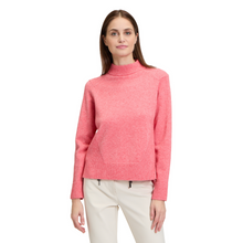 Load image into Gallery viewer, Jumper on Model Front