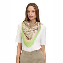 Load image into Gallery viewer, Scarf on Model