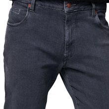 Load image into Gallery viewer, front view of Meyer M5 Regular Fit Jean