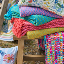 Load image into Gallery viewer, Throw on Garden furniture