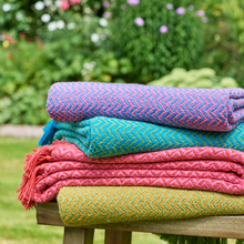 Load image into Gallery viewer, Throw on Garden furniture