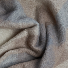 Load image into Gallery viewer, Detail of Throw