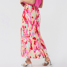 Load image into Gallery viewer, female model wearing esqualo skirt in print colour
