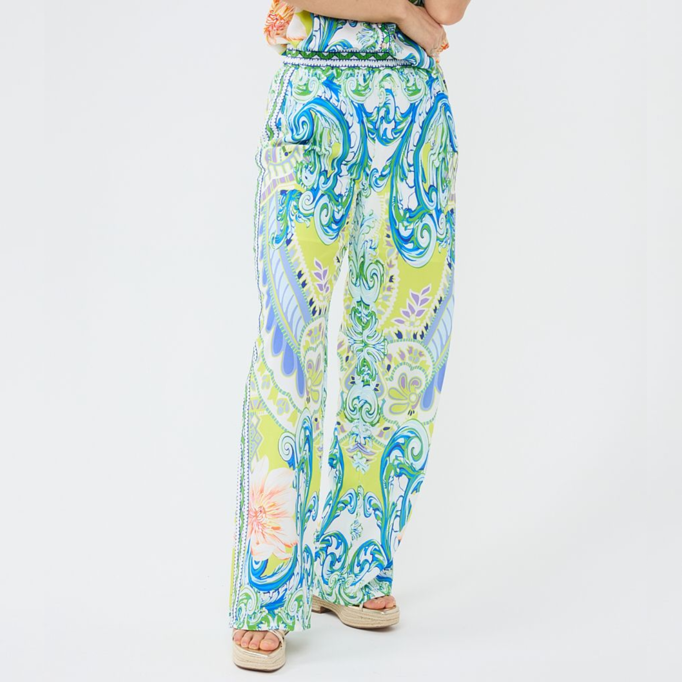 Female model wearing esqualo wide trousers in print colour