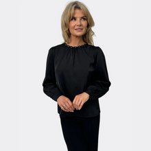 Load image into Gallery viewer, Top on Model