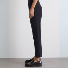 Load image into Gallery viewer, Side leg view of Jean