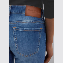 Load image into Gallery viewer, Pocket Detail of Jean