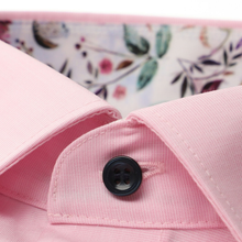 Load image into Gallery viewer, Collar detail on shirt