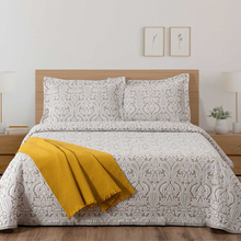 Load image into Gallery viewer, Moda De Casa Bella Bedspread