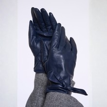 Load image into Gallery viewer, Semira Leather Gloves with Bow