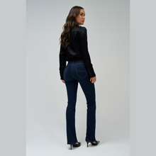Load image into Gallery viewer, Rear of Model in Jeans