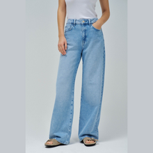 Load image into Gallery viewer, Jeans on Model Front