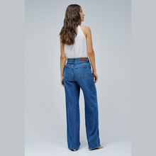 Load image into Gallery viewer, Model in Jeans Rear