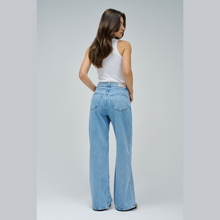 Load image into Gallery viewer, Jeans on Model Rear