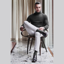 Load image into Gallery viewer, Lifestyle image of Model in socks