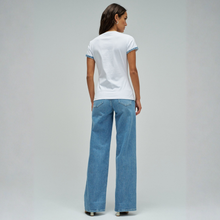 Load image into Gallery viewer, Woman wear tshirt and jeans