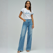 Load image into Gallery viewer, woman wearing tshirt and jeans