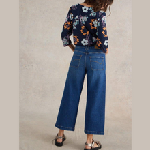 Load image into Gallery viewer, Rear of jean on model