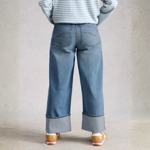 Load image into Gallery viewer, Rear of jeans n person