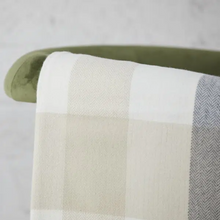 Load image into Gallery viewer, Foxford Classic Check Throw