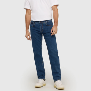 Person wearing blue jeans and a white shirt on a plain background