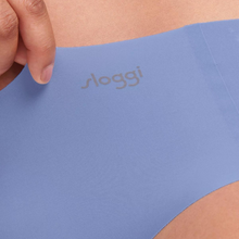 Load image into Gallery viewer, A close up of the Sloggi Logo on the right hand side of the hipster brief. 
