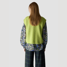 Load image into Gallery viewer, Button Gilet by LCMT
