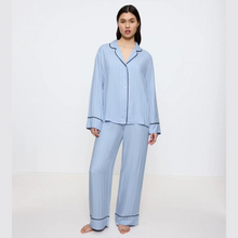 Load image into Gallery viewer, Model in PJ Set 
