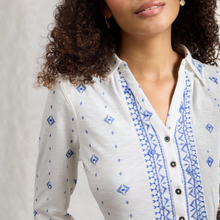 Load image into Gallery viewer, Close up view of collar and buttoning on model that's wearing White Stuff Annie Jersey Shirt, White Print, with a light grey background.

