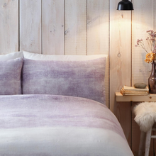 Load image into Gallery viewer, Upclose of pillows 
