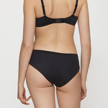 Load image into Gallery viewer, Triumph Body Make Up Soft Touch Hipster | Natural / Black
