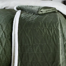 Load image into Gallery viewer, Cosy Soft Green Christmas Tree Throw 180x200
