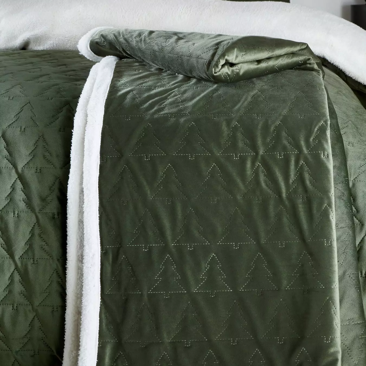 Cosy Soft Green Christmas Tree Throw 180x200