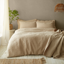 Load image into Gallery viewer, Duvet set on the bed in Natural background 
