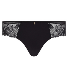 Load image into Gallery viewer, A product shot of the Chantelle Orangerie Dream Shorty.

