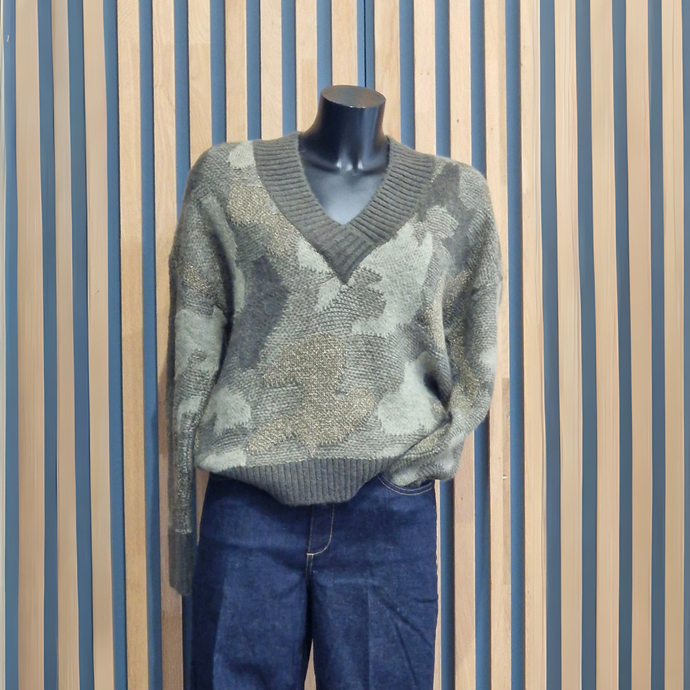Print jumper on mannequin