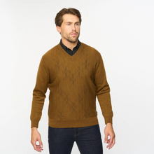 Load image into Gallery viewer, Model in VNeck jumper and jeans 
