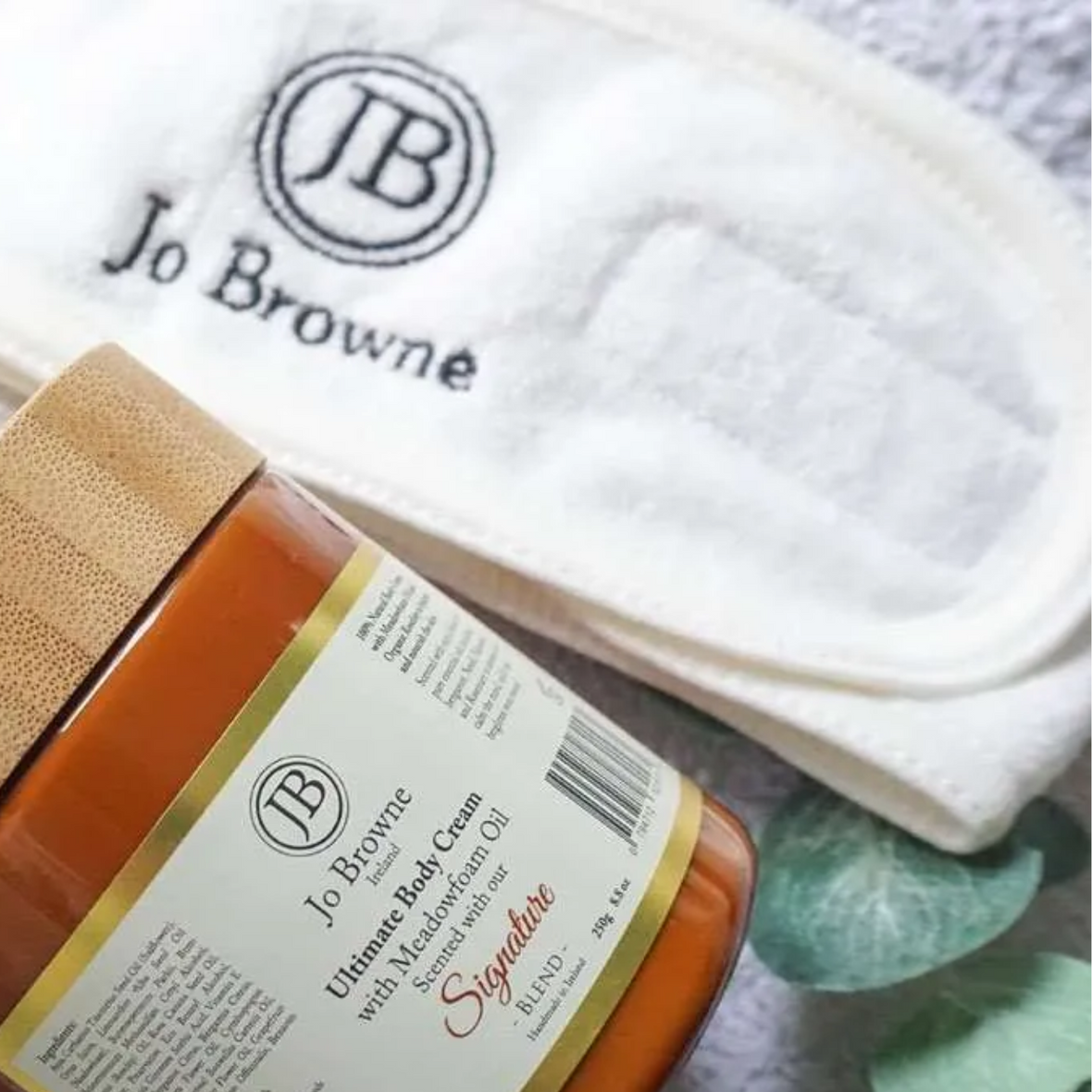 A product shot of the Jo Browne Luxury Headband. 