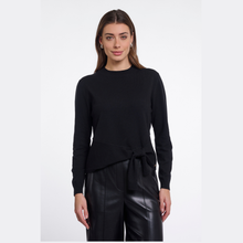 Load image into Gallery viewer, Kuro Crew Neck Jumper
