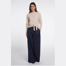 Load image into Gallery viewer, Kuro Crew Neck Jumper
