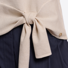 Load image into Gallery viewer, Kuro Crew Neck Jumper
