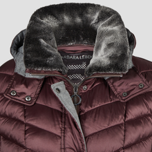 Load image into Gallery viewer, Close-up of a puffer jacket with a dark brown faux-fur collar, gray inner lining, and a deep burgundy quilted body, featuring the brand name Barbara Lebek on the inner neck label.
