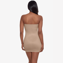Load image into Gallery viewer, Woman wearing a beige strapless bodycontrol on a white background
