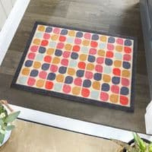 Load image into Gallery viewer, Floor mat at door 
