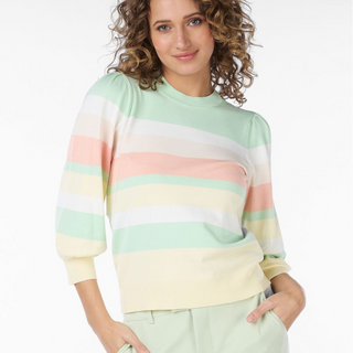 female model wearing esqualo sweater in pistachio colour