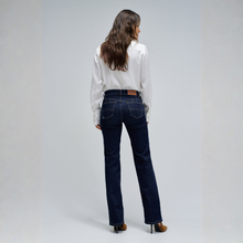 Load image into Gallery viewer, Woman wearing blue jeans and a white shirt on a plain background
