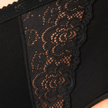 Load image into Gallery viewer, A close up of the floral lacy detail at the front of the Sloggi Chic Maxi Brief in Black.
