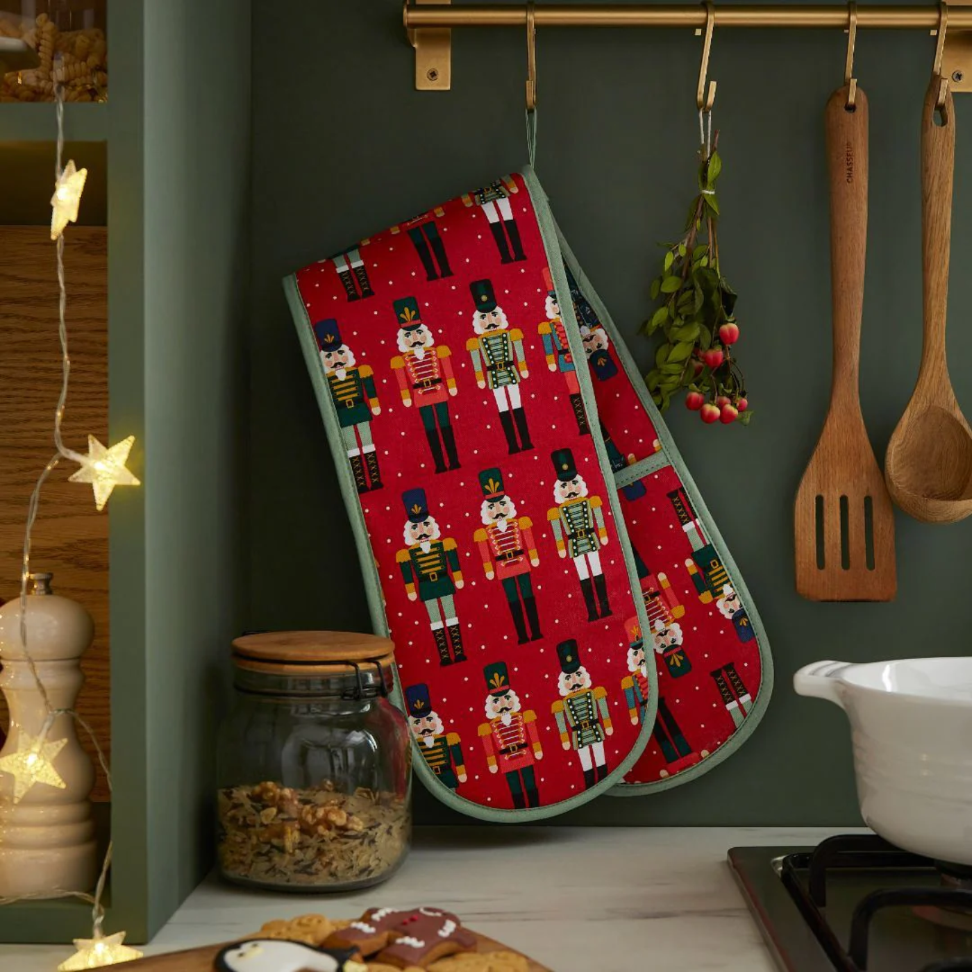 Ulster Weavers Nutcracker Double Oven Gloves Geoghegans Of Navan