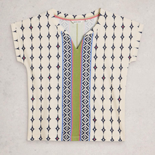 Load image into Gallery viewer, Short-sleeve top with geometric pattern on a light gray background
