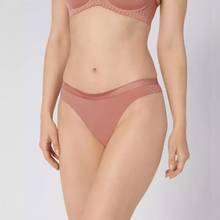 Load image into Gallery viewer, A close up shot of the front of the Triumph Aura Spotlight Thong in Rose. 
